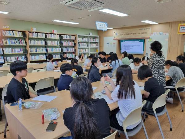학교도서관 독서프로그램: 그림책 성장 테라피 틈에 메운 마음들(김해도서관 지원)